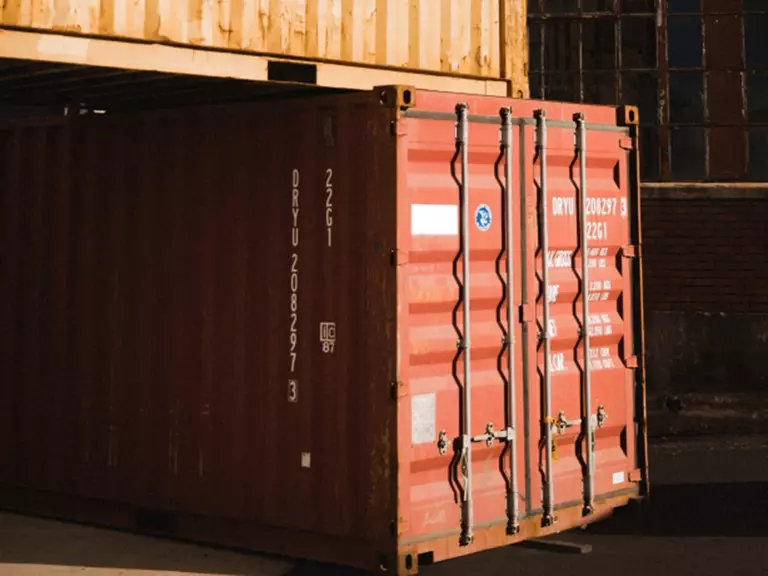 waarom_zeecontainers_gevaarlijk_zijn_voor_chemische_opslag