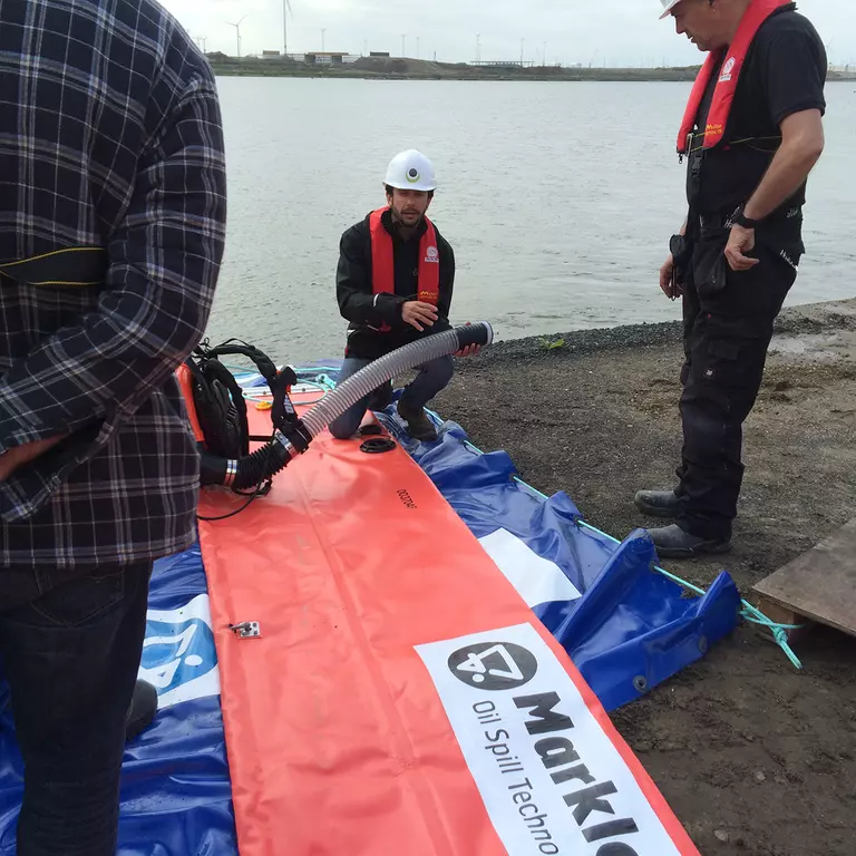 Opblaasbaar oliekeerscherm